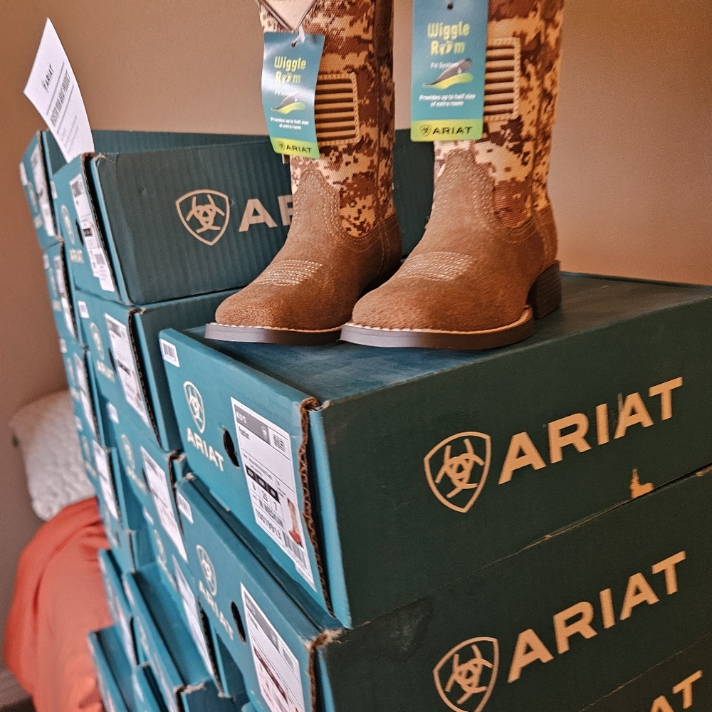 Ariat Kids Camo and Brown Boots - Picture 9 of 14